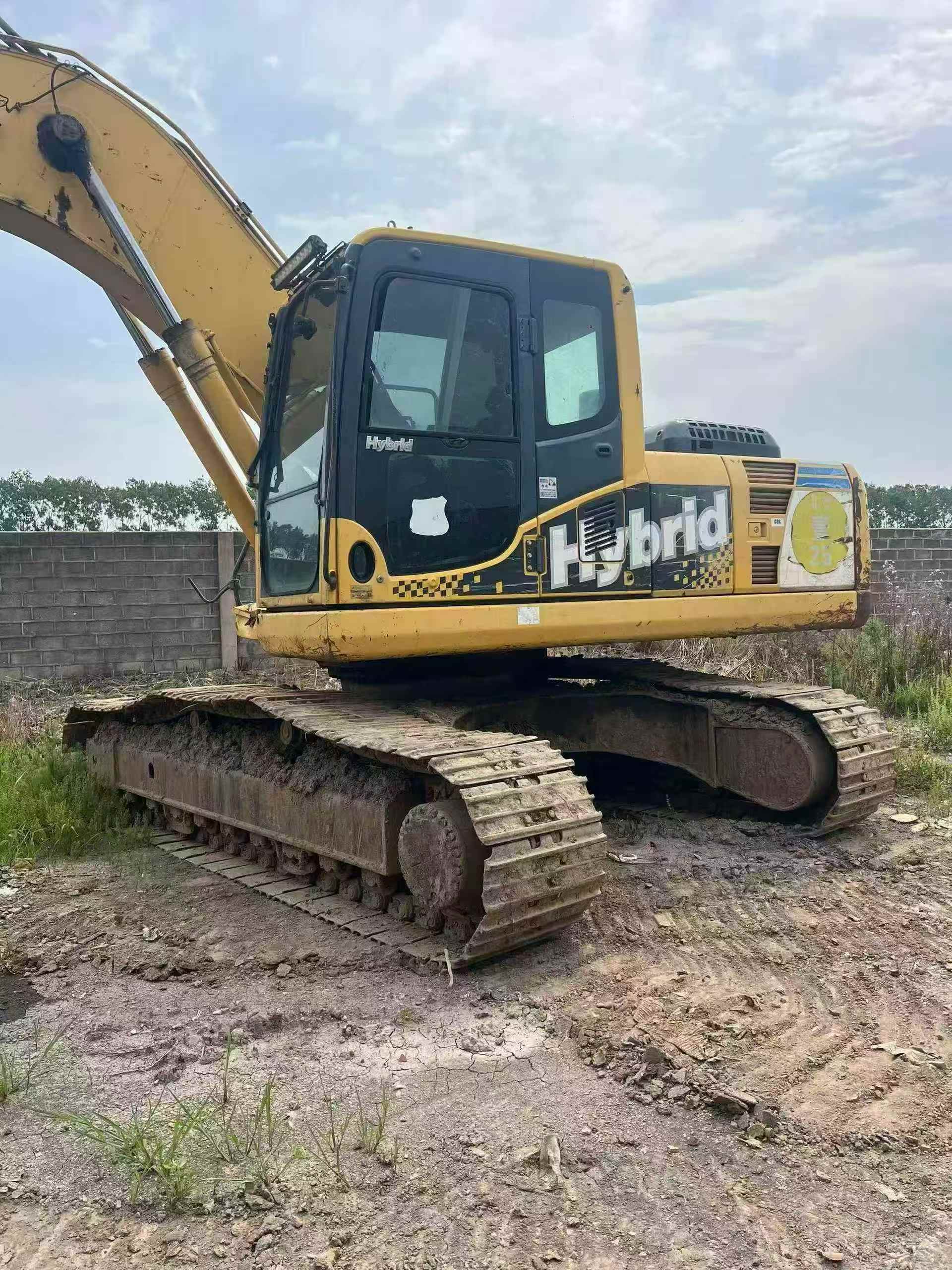 Compre Escavadeira Komatsu HB215LC-1 Usada / 6