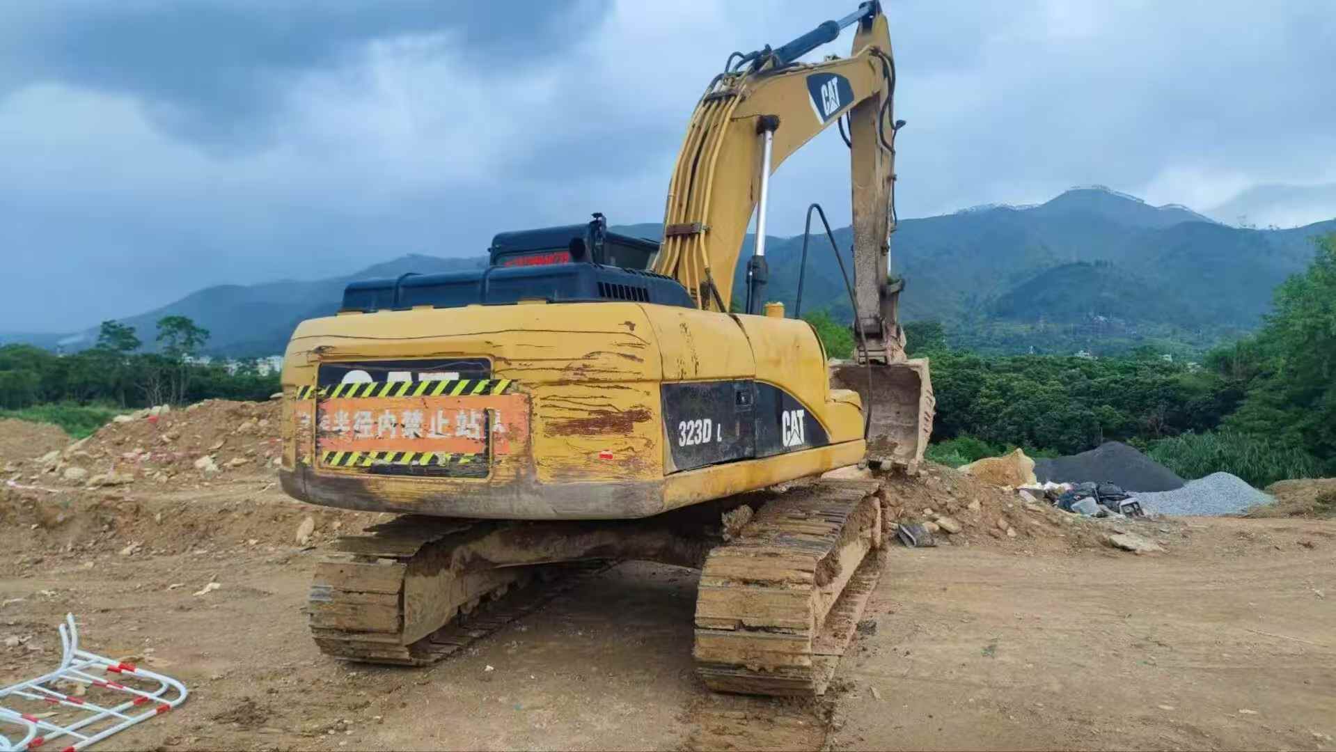 Buy Caterpillar 320D Used Excavator / 1