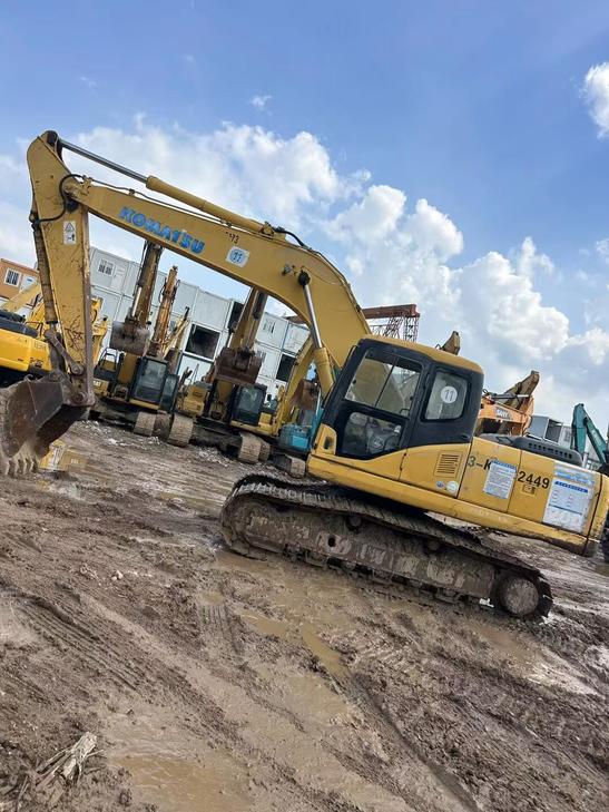 Buy Komatsu PC200-7 Used Excavator / 1