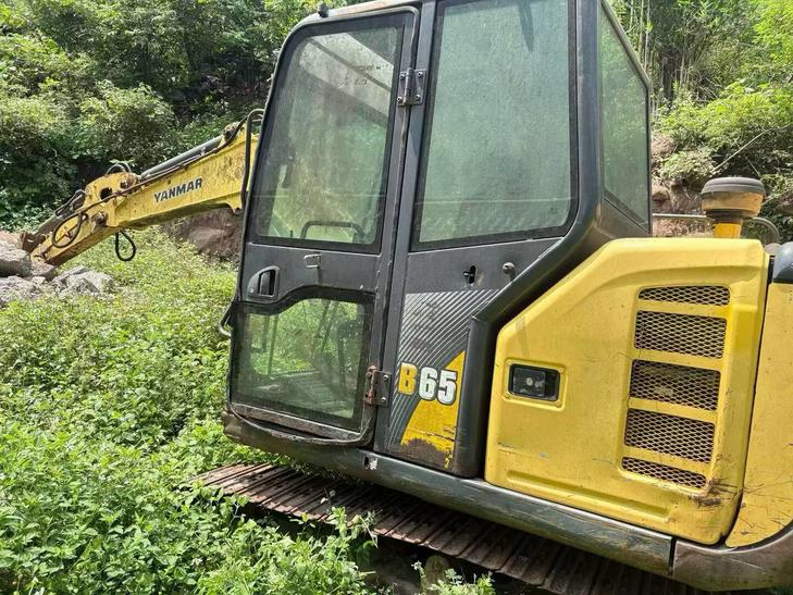 Buy Yanmar B65 Used Excavator / 1
