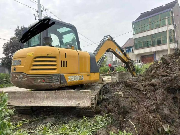 Buy XCMG XE60 Used Excavator / 1