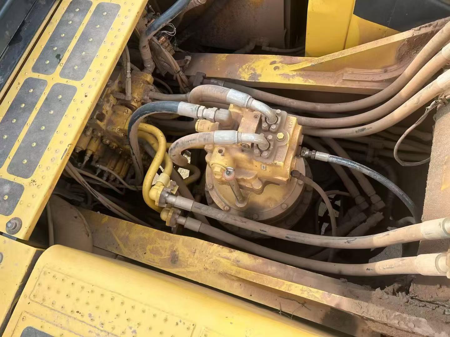 Buy Komatsu PC460LC-8 Used Excavator / 4