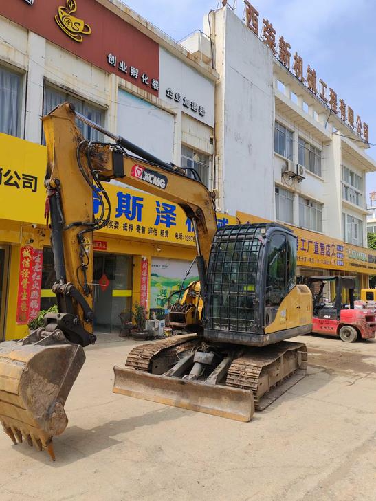 Buy XCMG XE85C Used Excavator / 1