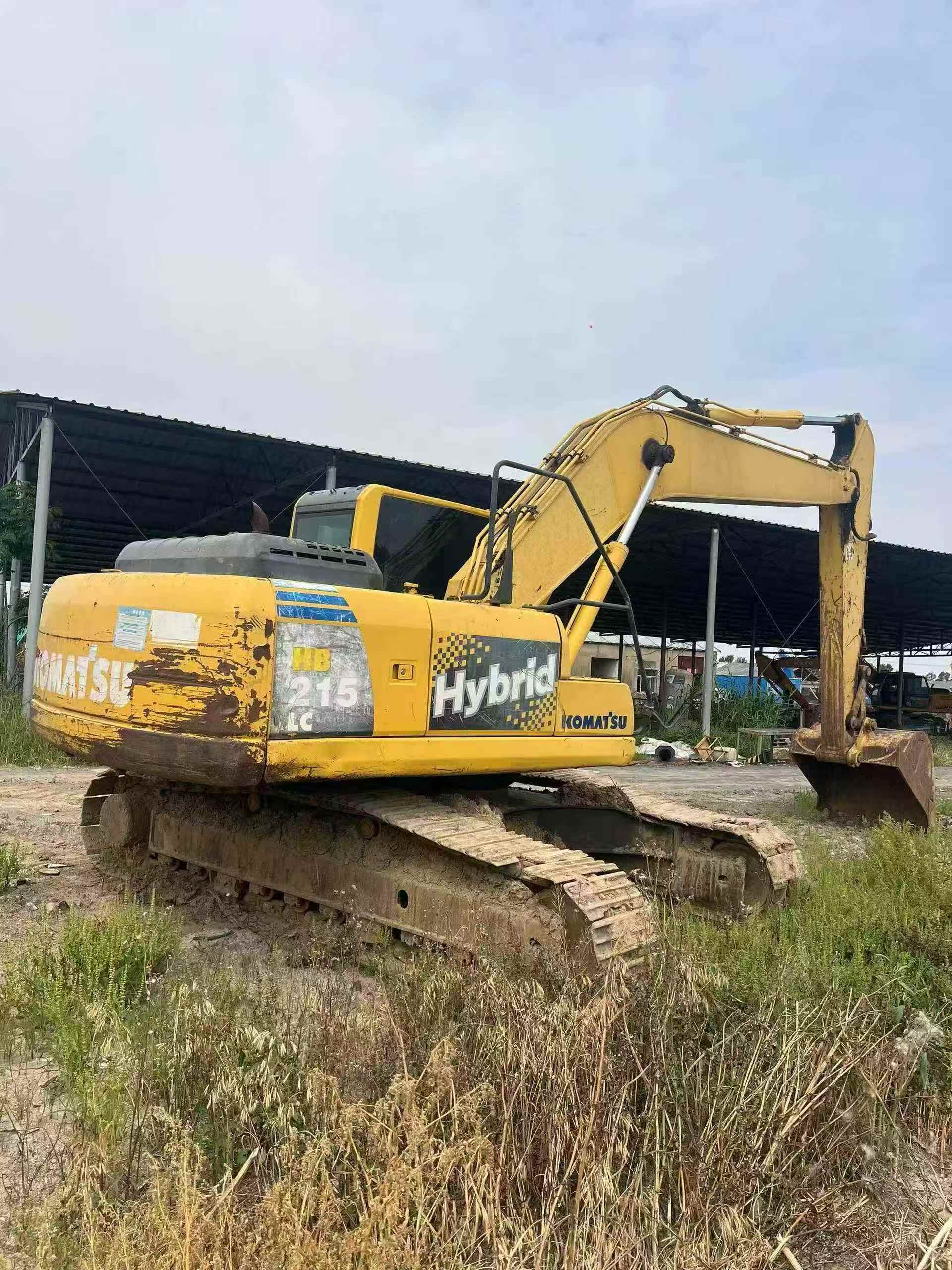 Compre Escavadeira Komatsu HB215LC-1 Usada / 9