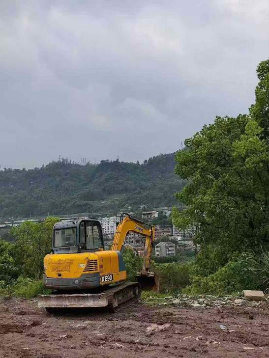 Buy XCMG XE65D Used Excavator / 1