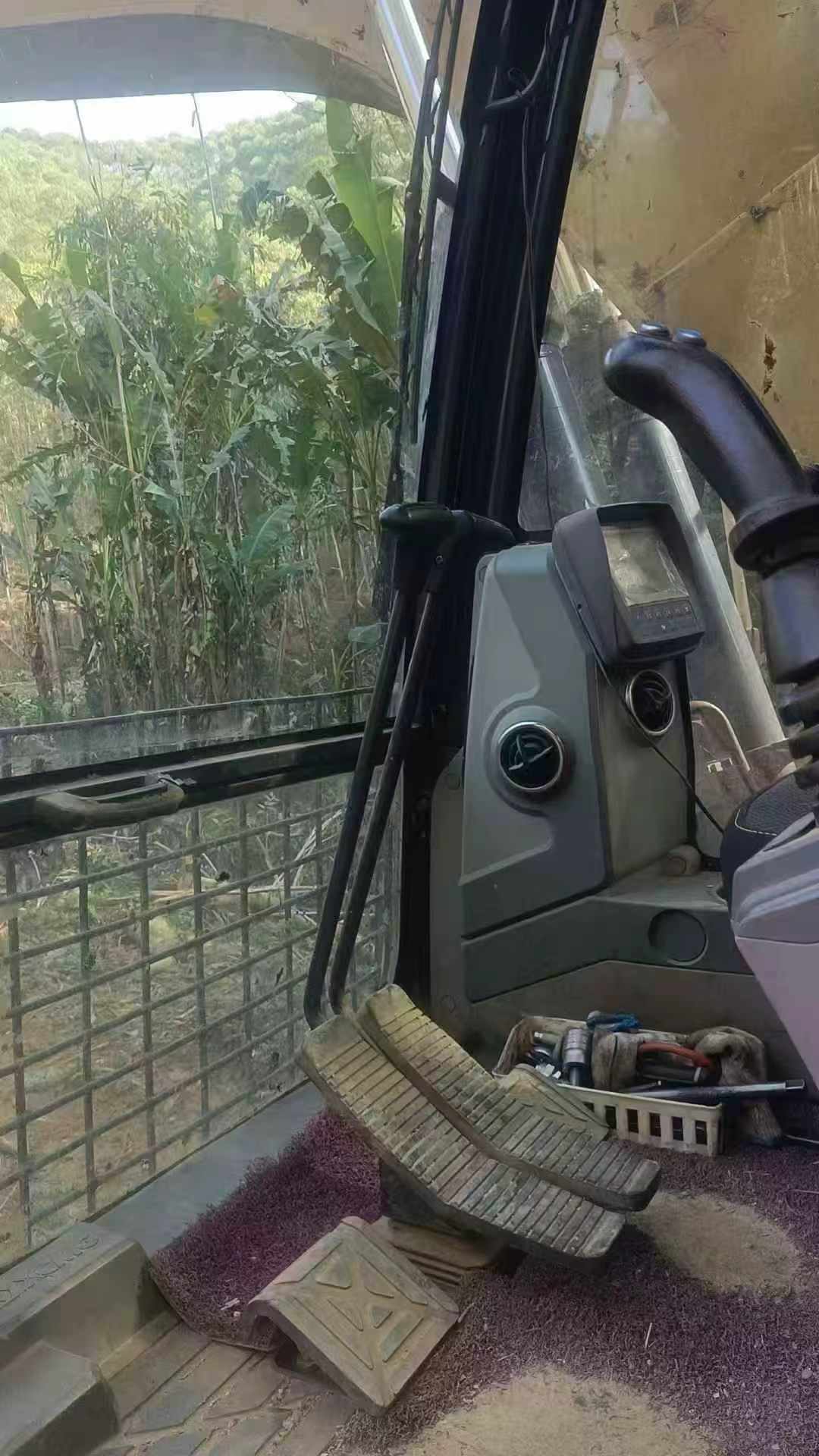Buy XCMG XE135B Used Excavator / 5