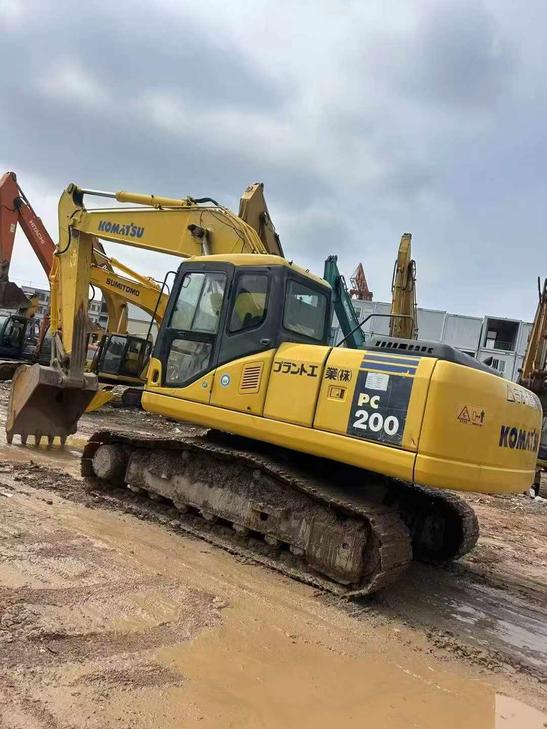 Buy Komatsu PC200-7 Used Excavator / 1