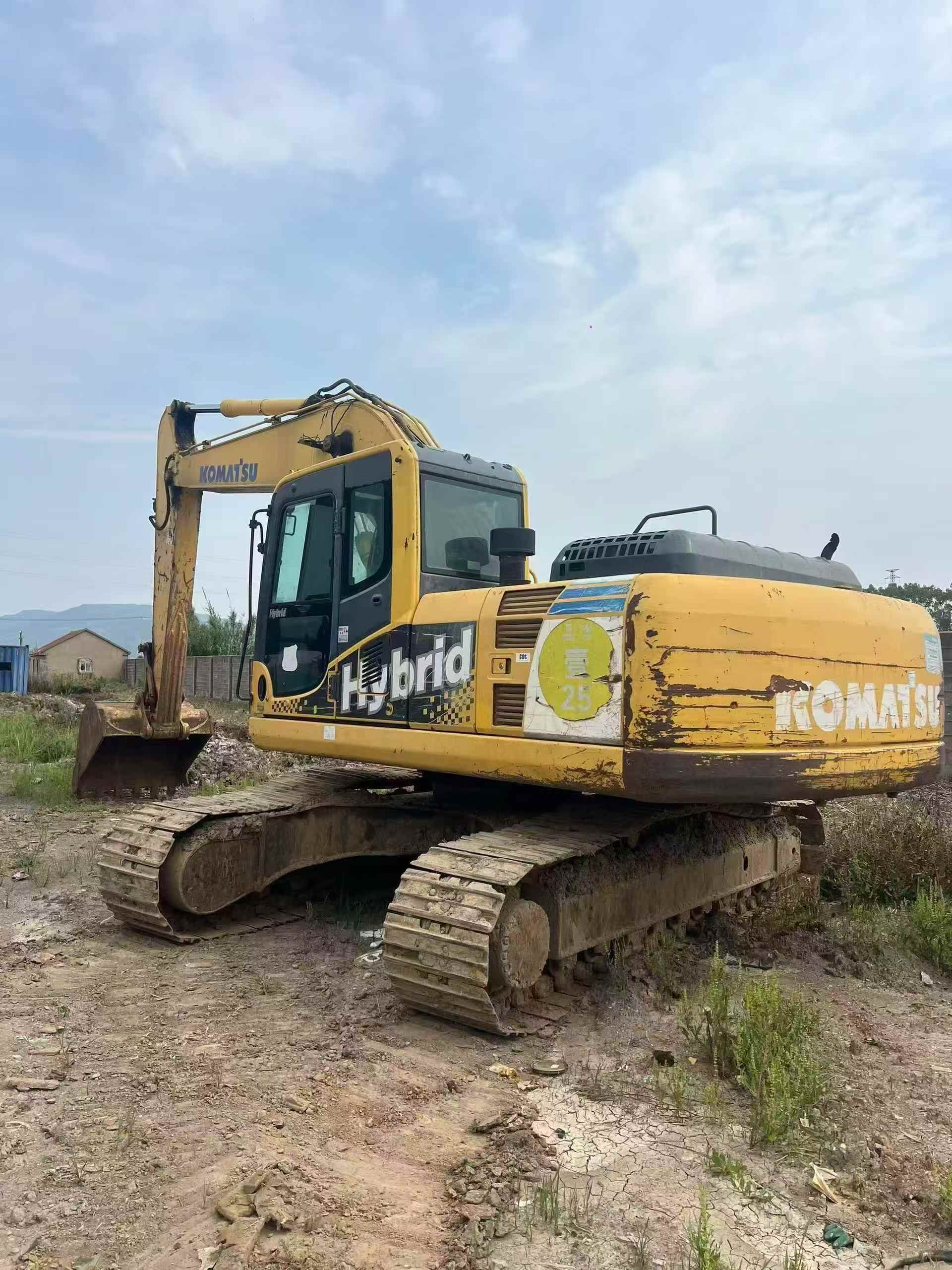 Compre Escavadeira Komatsu HB215LC-1 Usada / 4