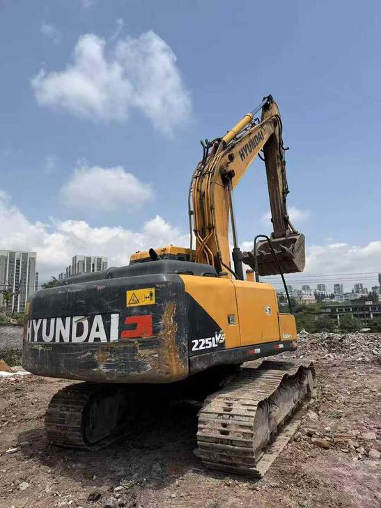 Buy Hyundai R215-7 Used Excavator / 1