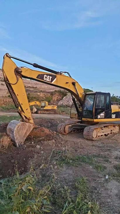 Buy Caterpillar 320D Used Excavator / 1