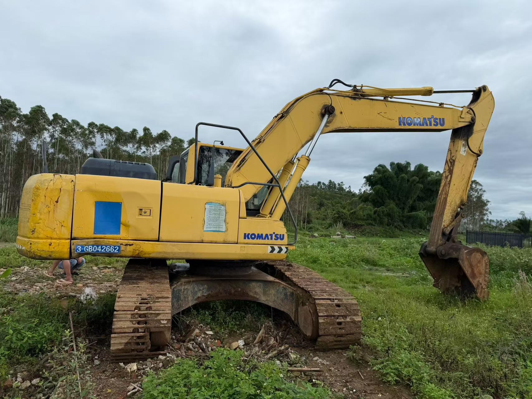 Buy Komatsu PC200-7 Used Excavator / 3