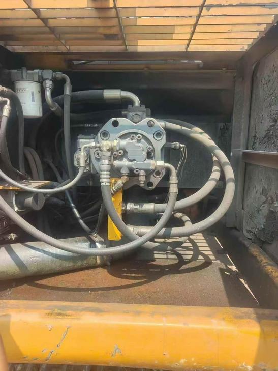 Buy Kato 820-3SP Used Excavator / 1