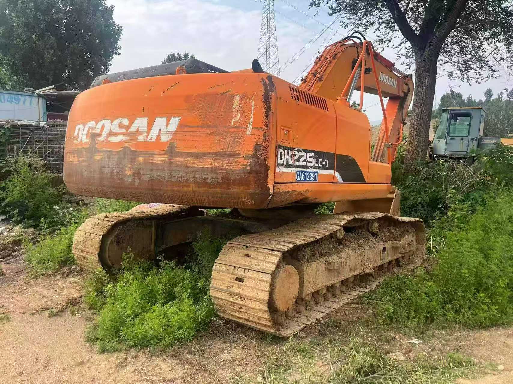 Buy Doosan S225 Used Excavator / 2 Buy Doosan S225 Used Excavator / 2
