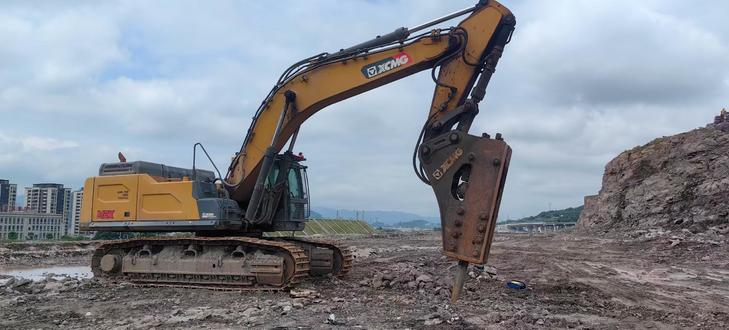 Buy XCMG XE600DK Used Excavator / 1
