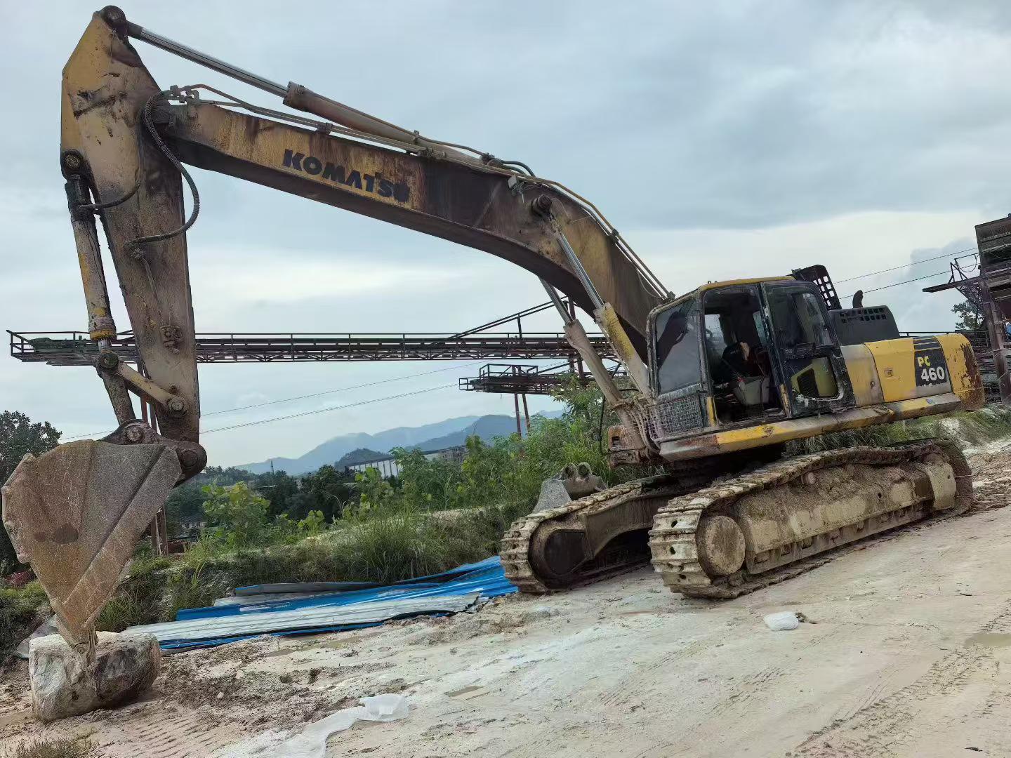 Buy Komatsu PC460LC-8 Used Excavator / 6