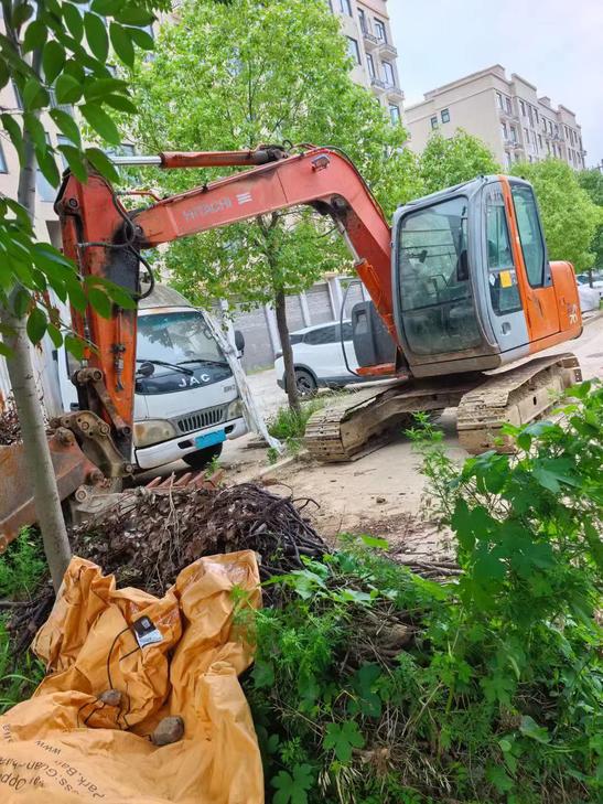 Buy Hitachi EX70 Used Excavator / 1