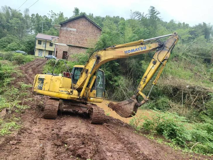 Buy Komatsu PC130-7 Used Excavator / 1