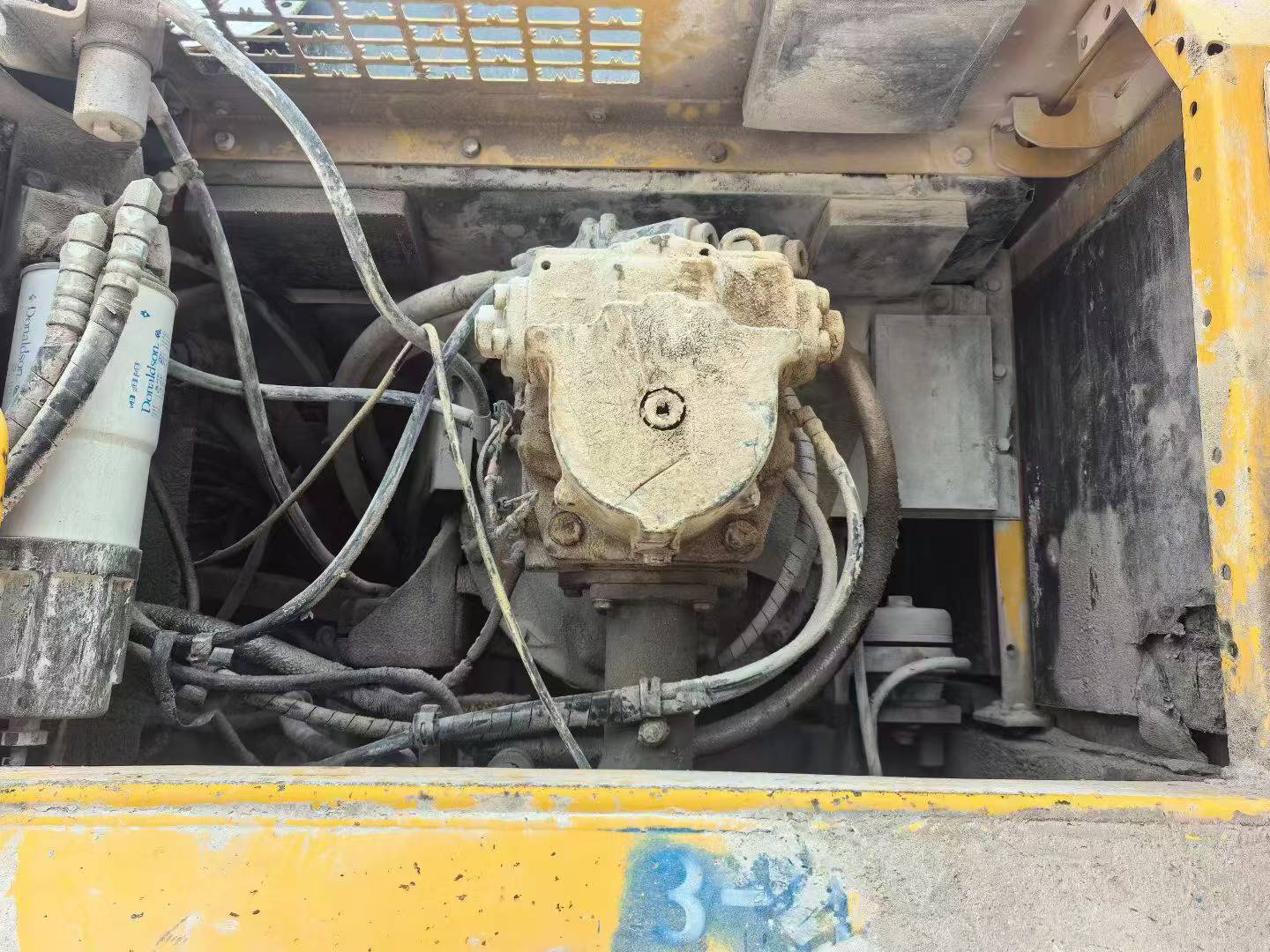 Buy Komatsu PC460LC-8 Used Excavator / 3