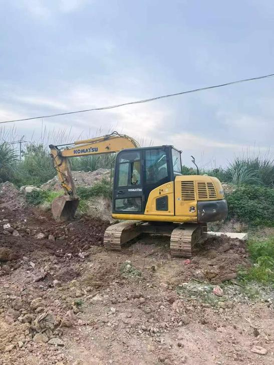 Buy Komatsu PC60-8 Used Excavator / 1