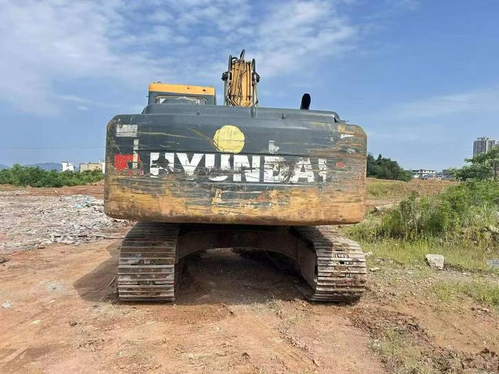 Buy Hyundai R215VS Used Excavator / 1