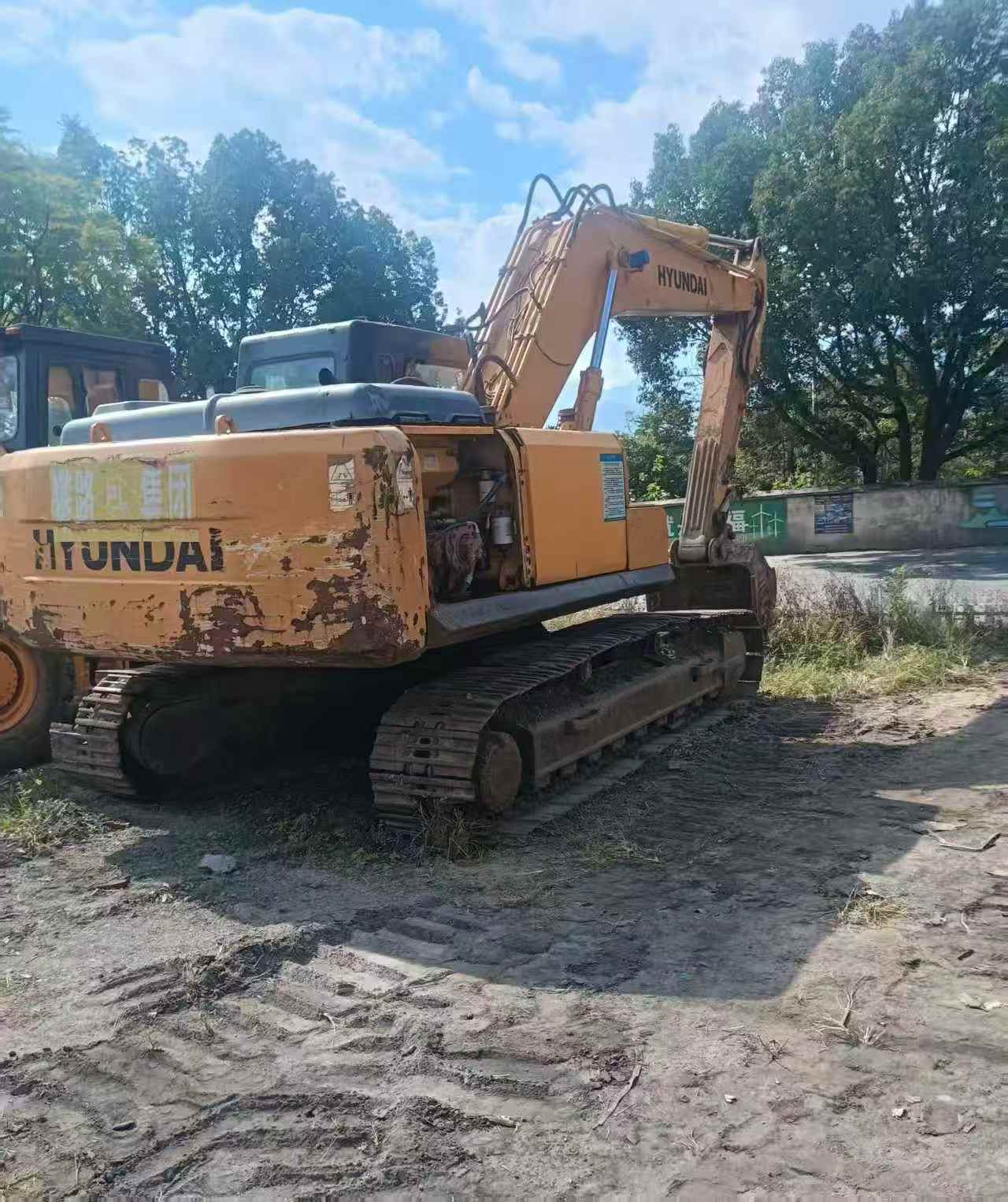 Buy Hyundai R225-7 Used Excavator / 3 Buy Hyundai R225-7 Used Excavator / 3