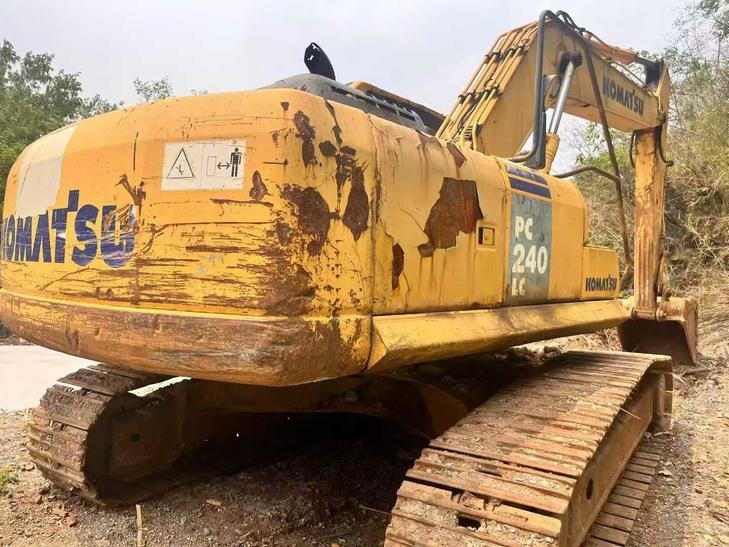 Buy Komatsu PC240-6 Used Excavator / 1