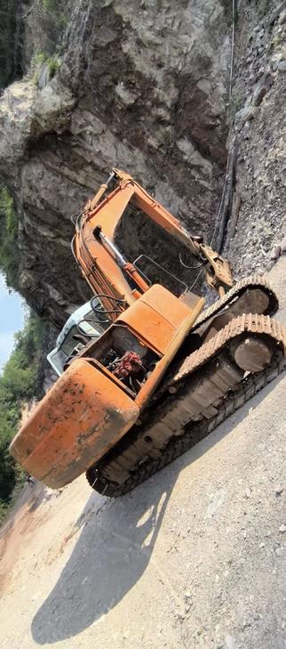 Buy Hitachi EX200 Used Excavator / 1