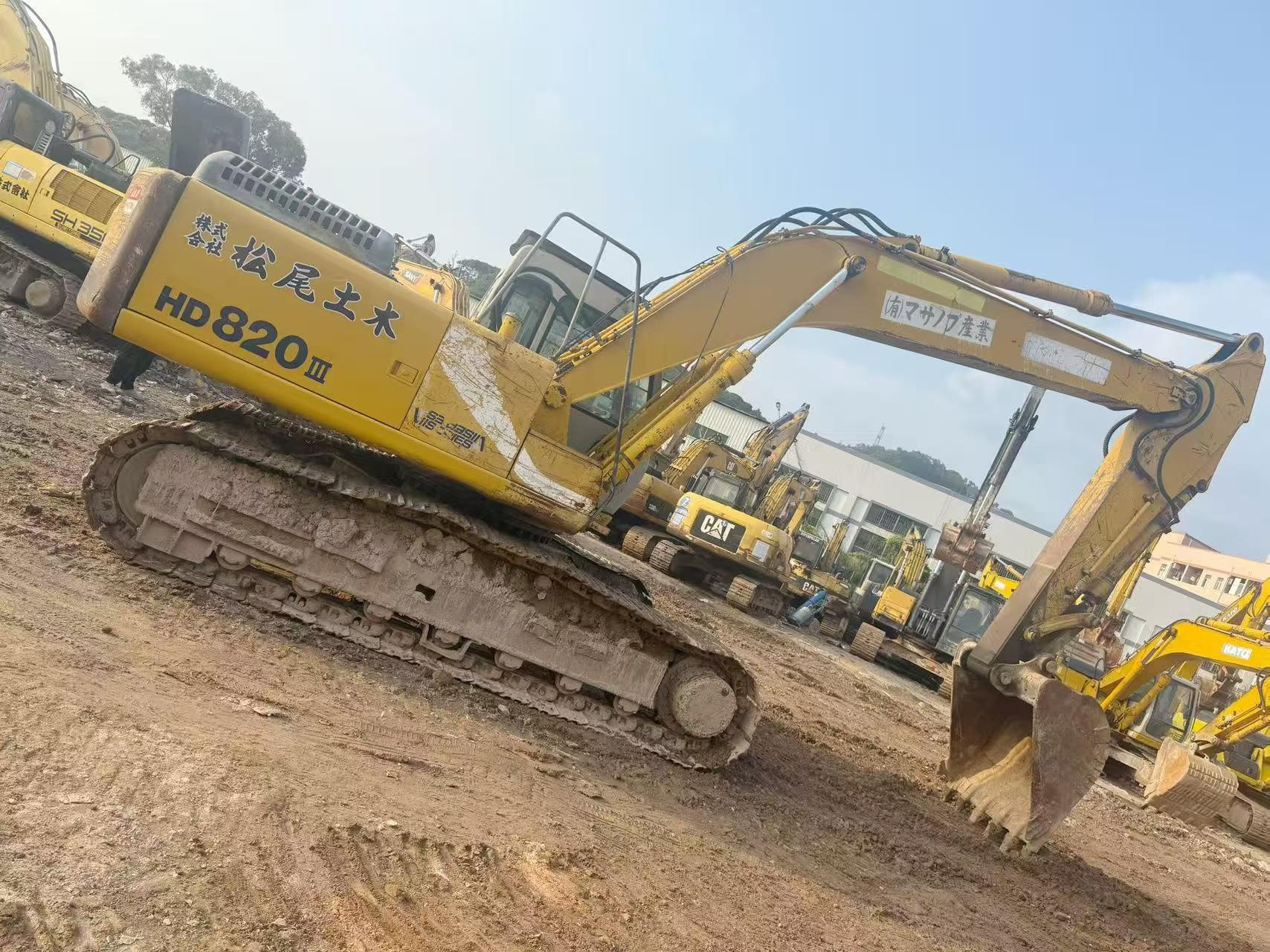 Buy Kato 820-3SP Used Excavator / 2