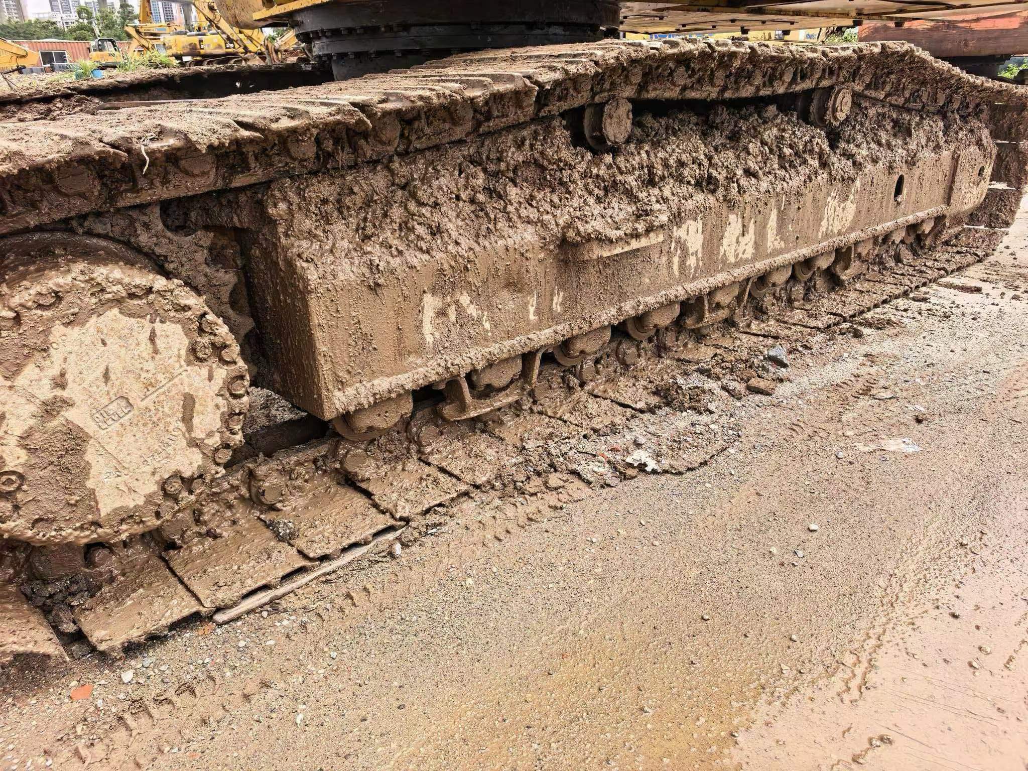 Buy Komatsu PC220 Used Excavator / 9