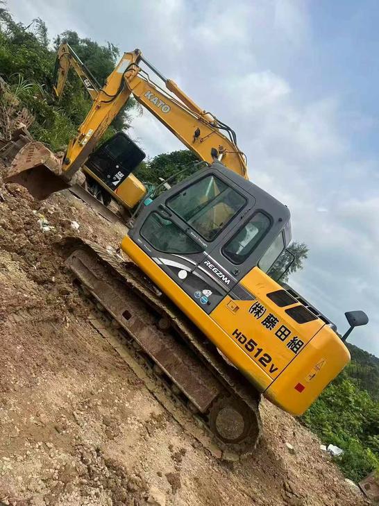 Buy Kato HD512 Used Excavator / 1
