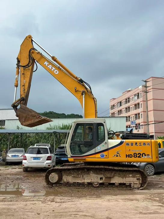 Buy Kato 820-3SP Used Excavator / 1