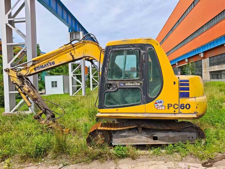 Buy Komatsu PC60-7 Used Excavator / 1