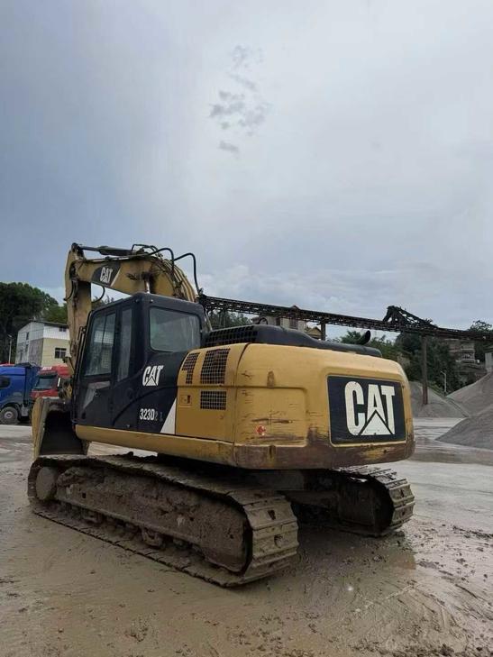 Buy Caterpillar 323 Used Excavator / 1