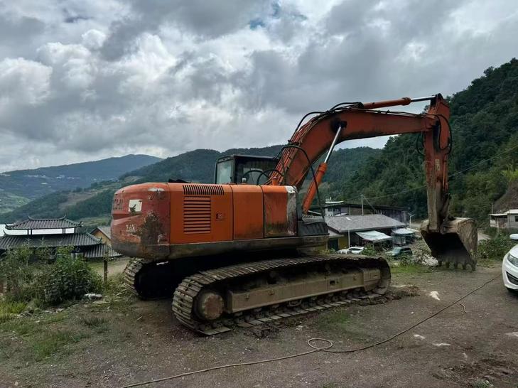 Buy Hitachi EX210-5 Used Excavator / 1