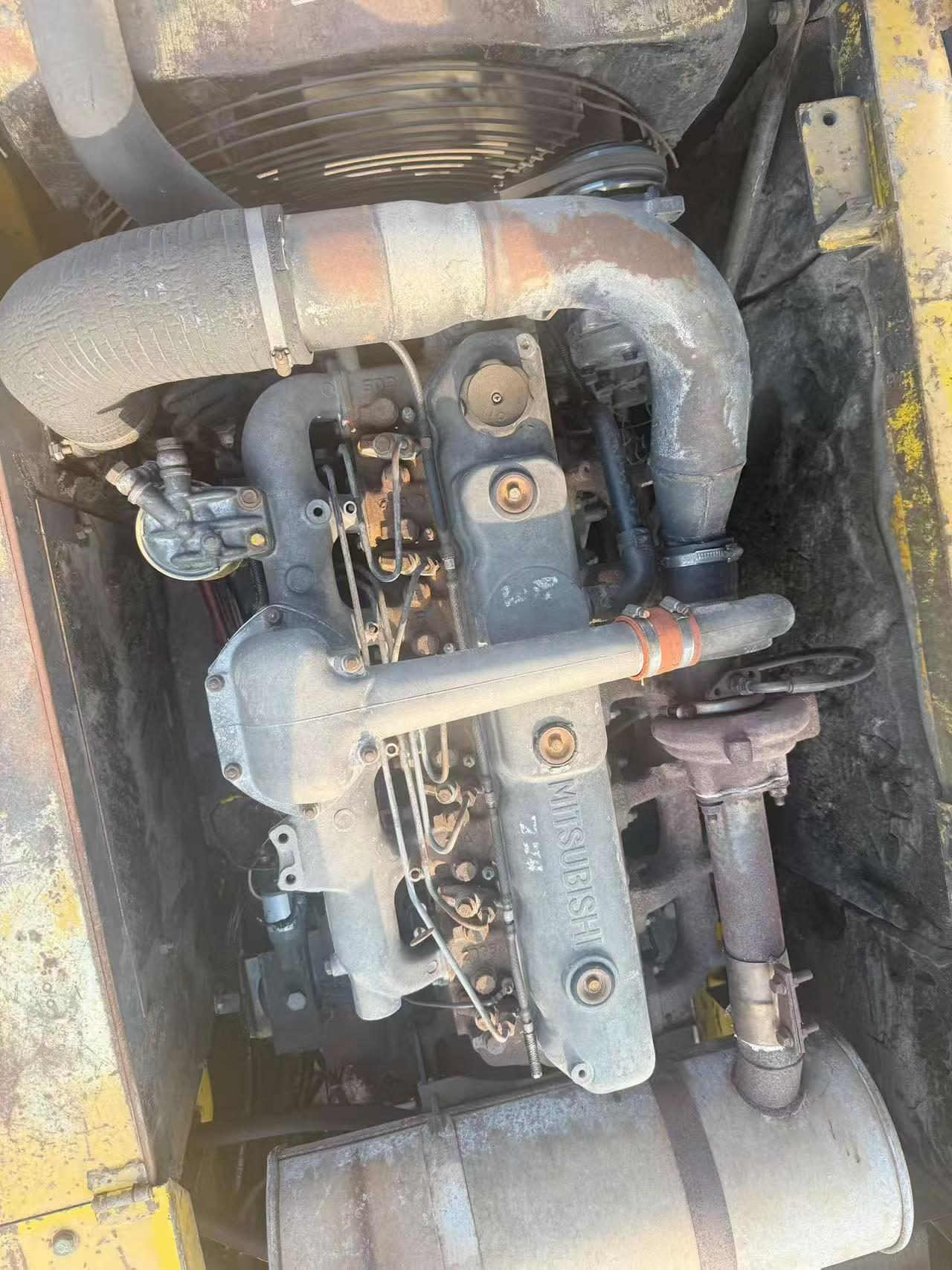 Buy Kato 820-3SP Used Excavator / 8