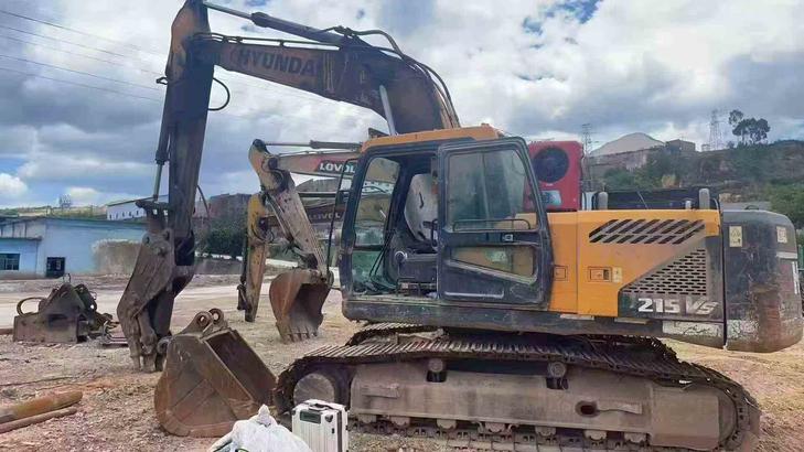 Buy Hyundai R215VS Used Excavator / 1