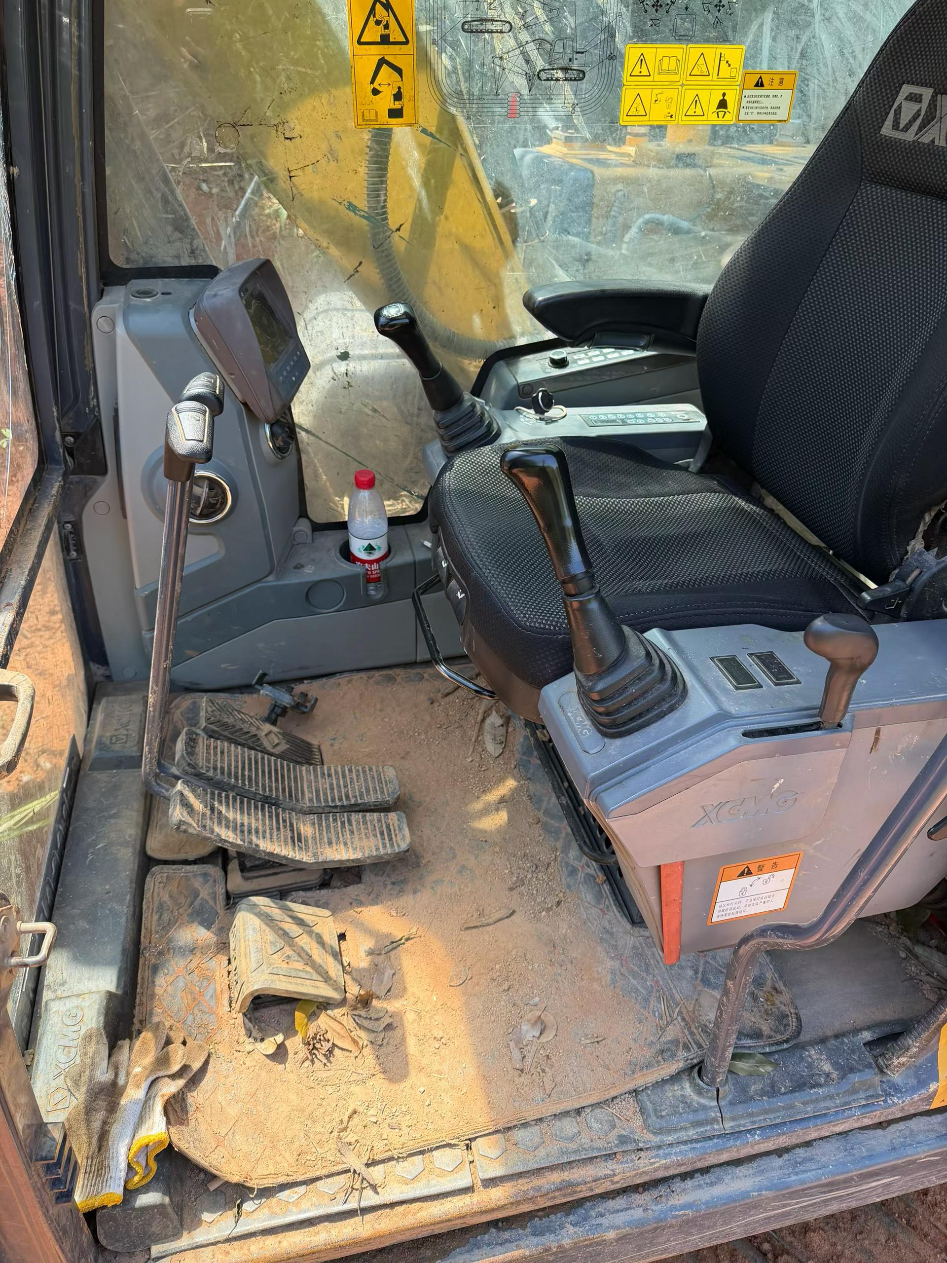 Buy XCMG XE135B Used Excavator / 9