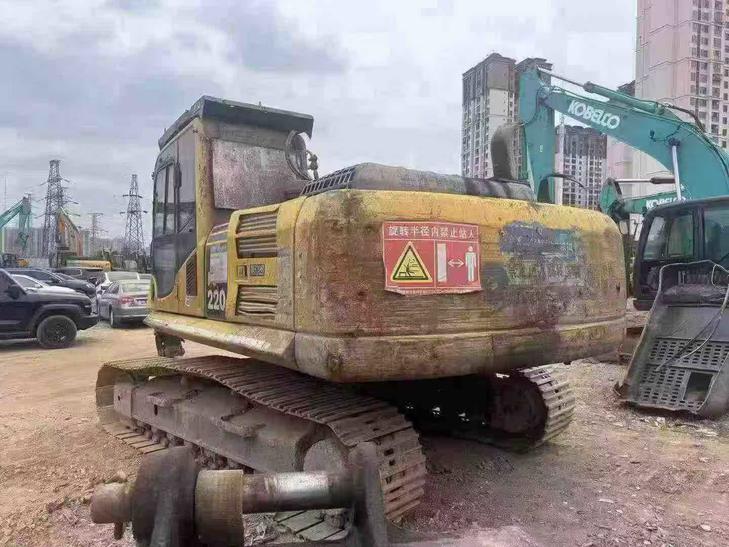 Buy Komatsu PC220 Used Excavator / 1
