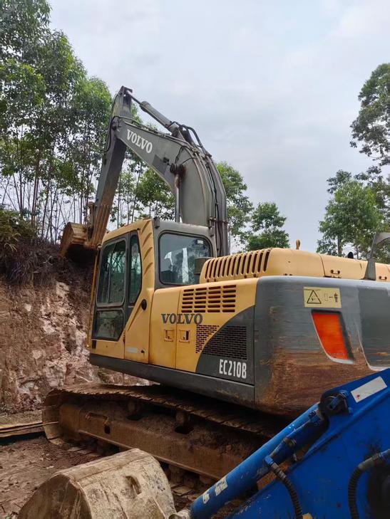 Buy Volvo EC210B Used Excavator / 1