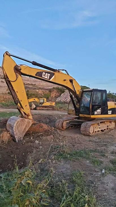 Buy Caterpillar 320D Used Excavator / 1