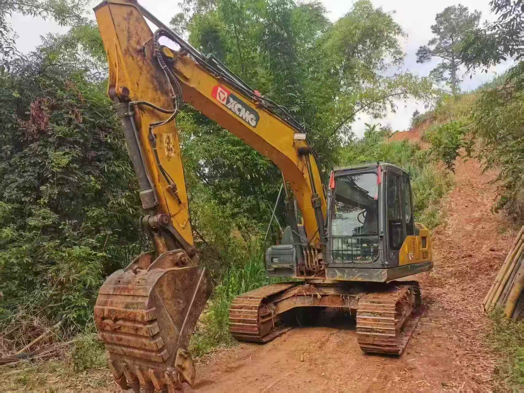 Buy XCMG XE135B Used Excavator / 4