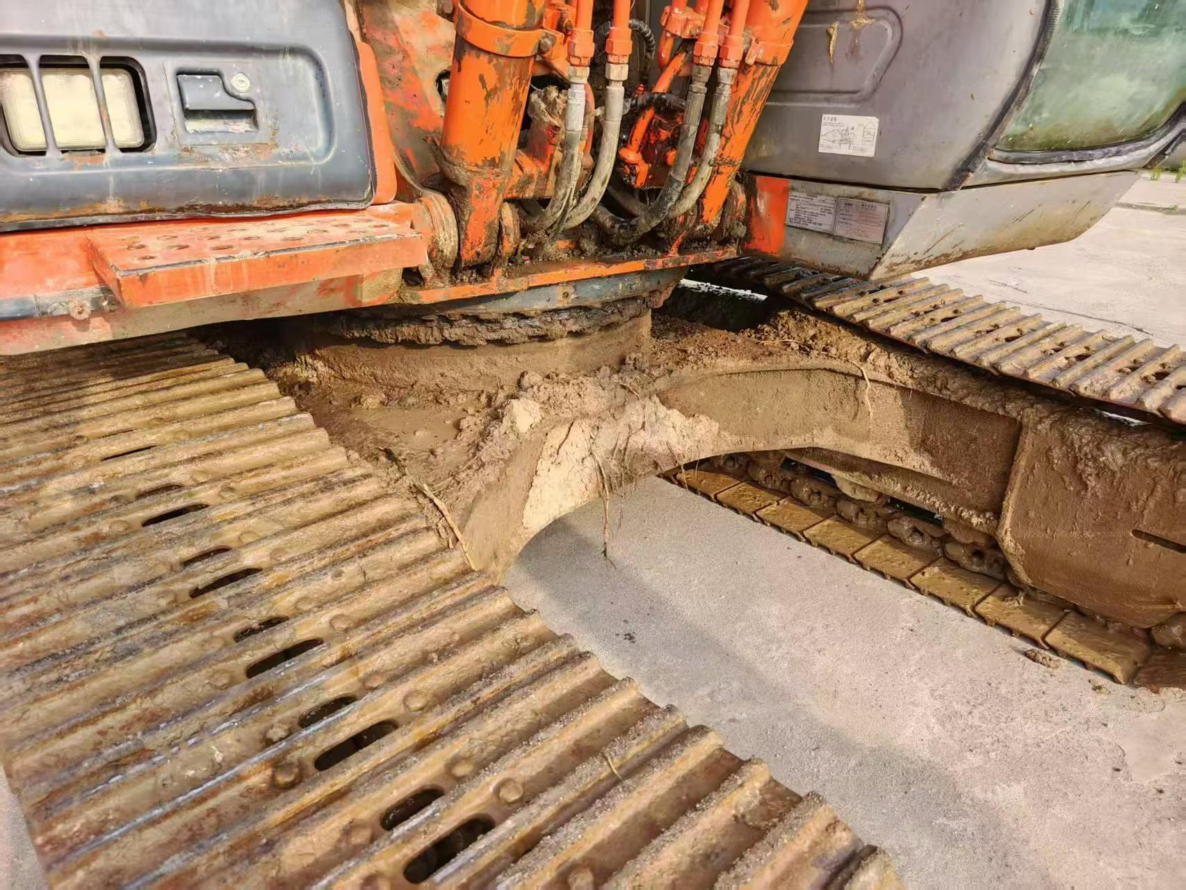 Buy Hitachi EX200 Used Excavator / 4
