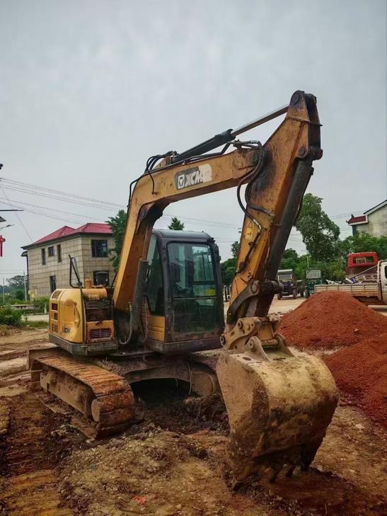 Buy XCMG XE75C Used Excavator / 1