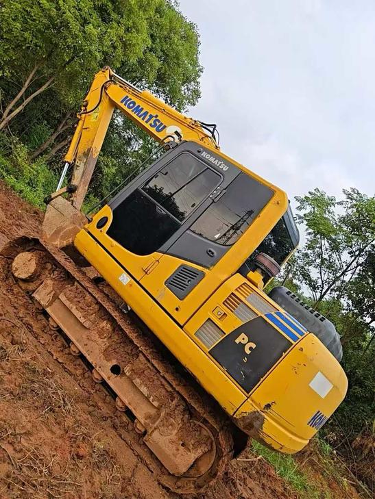 Buy Komatsu PC110-7 Used Excavator / 1
