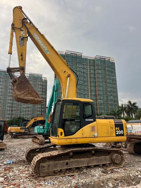 Buy Komatsu PC200-7 Used Excavator / 1
