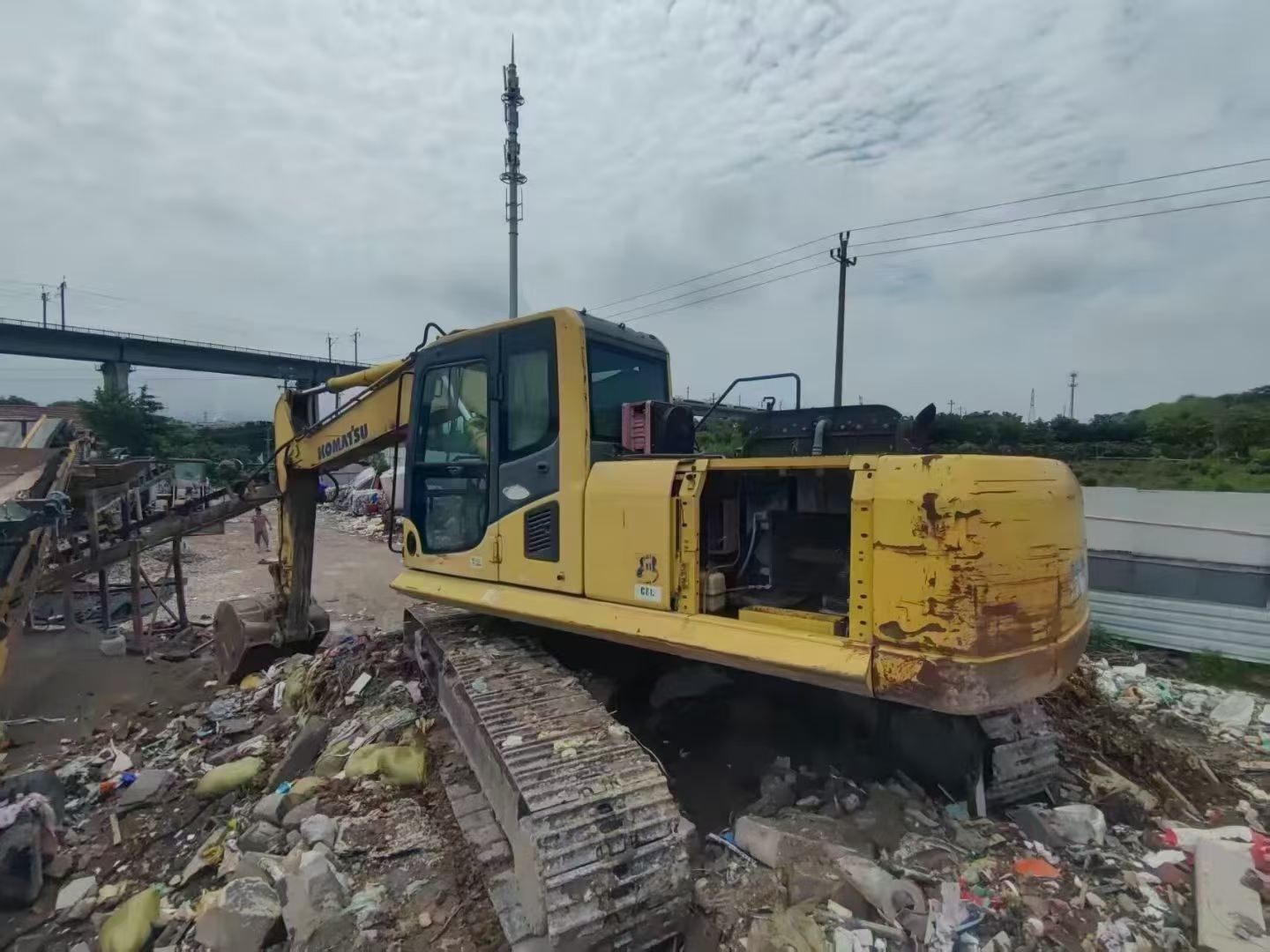 Buy Komatsu PC240-6 Used Excavator / 1