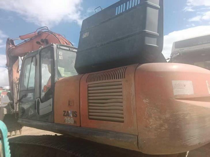 Buy Hitachi EX250-5 Used Excavator / 1
