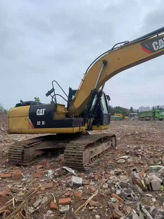 Buy Caterpillar 320D Used Excavator / 1