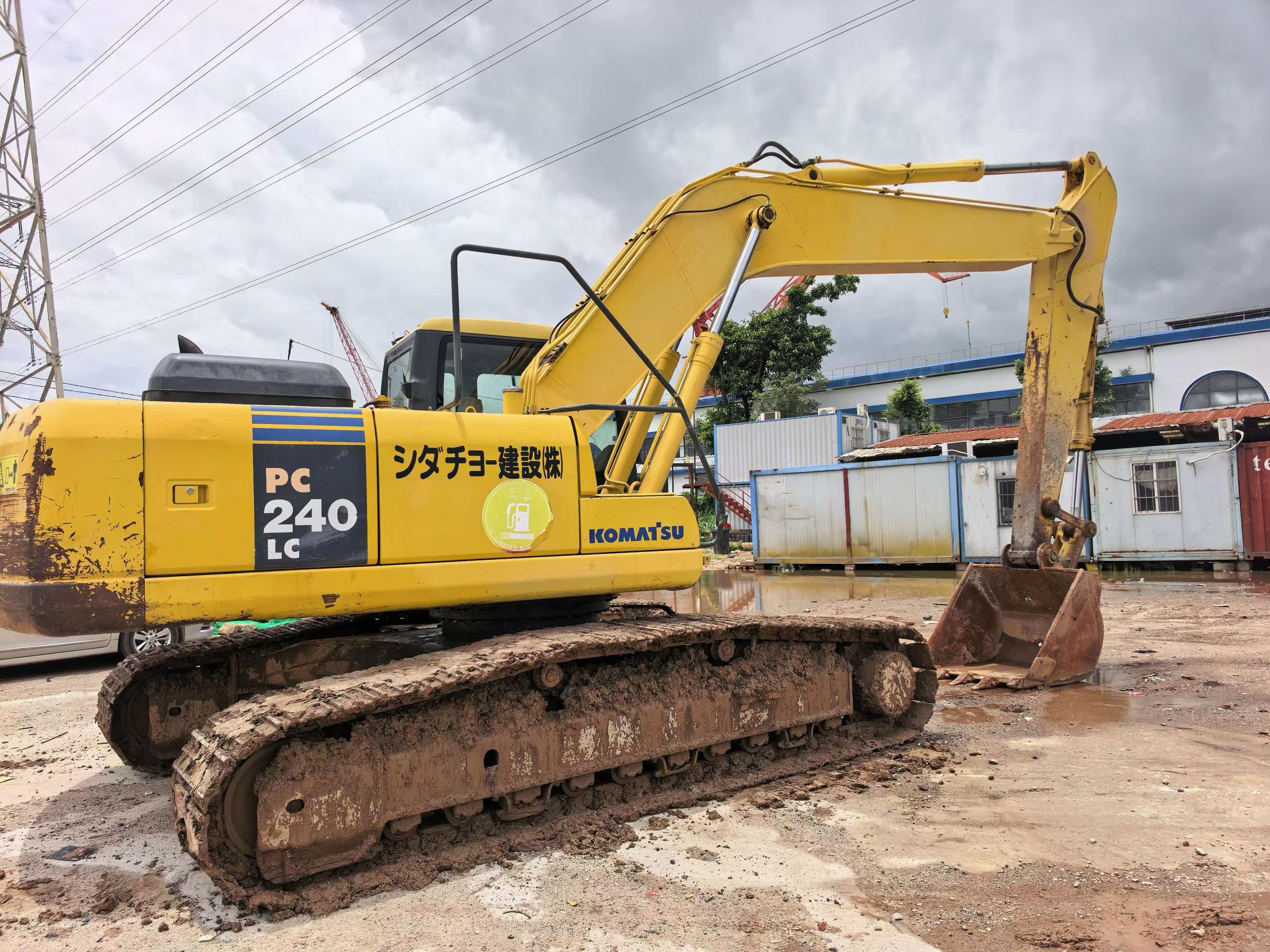 Buy Komatsu PC220 Used Excavator / 5