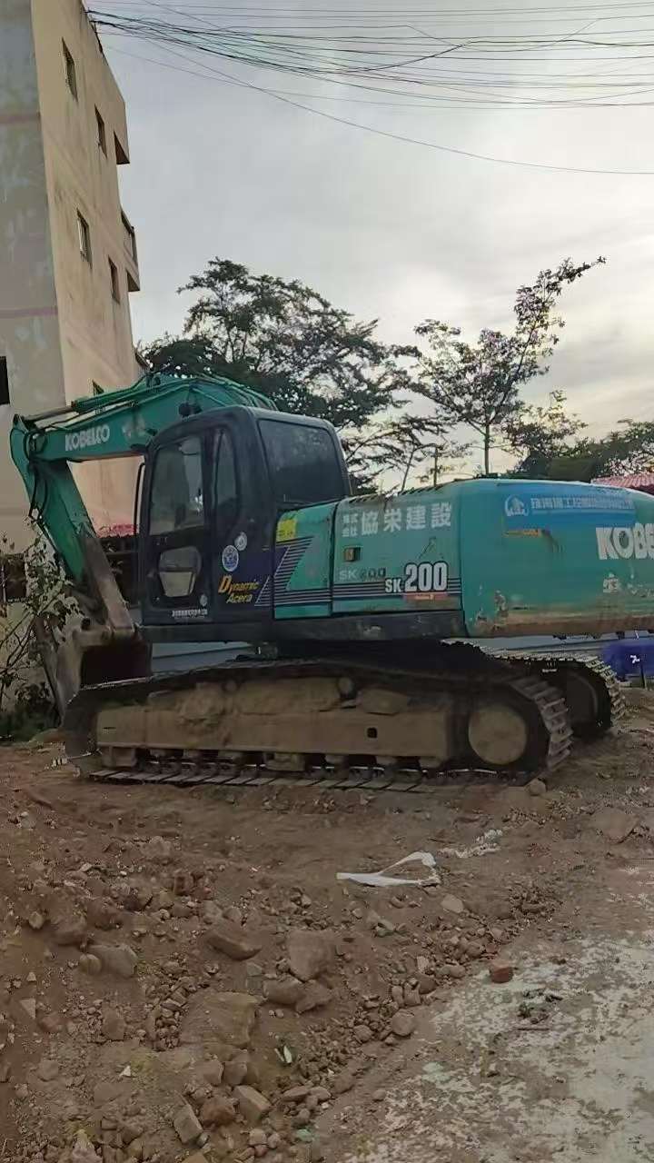 Buy Kobelco SK200 Used Excavator / 1